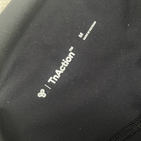 aritzia tna action spandex shorts 5” - Picture 3 of 3